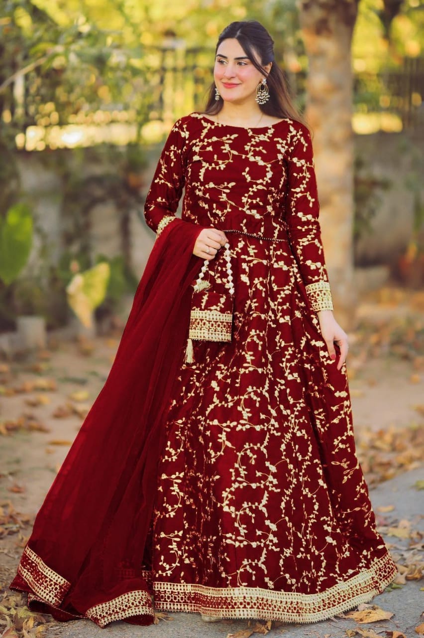embroidered lehenga with potli